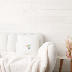 Coussin trois fleurs aux pétales verts et oranges