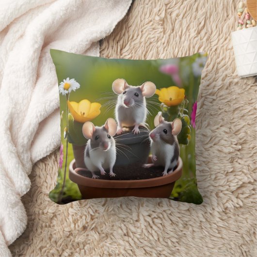 Coussin Trois Mètres Dans Des Pots À Fleurs, (Couverture)