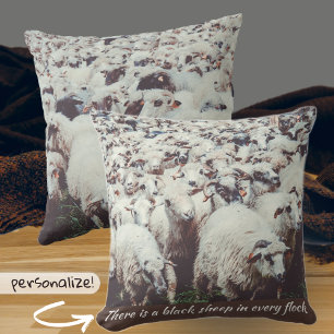Coussin Troupeau de moutons blancs et noirs