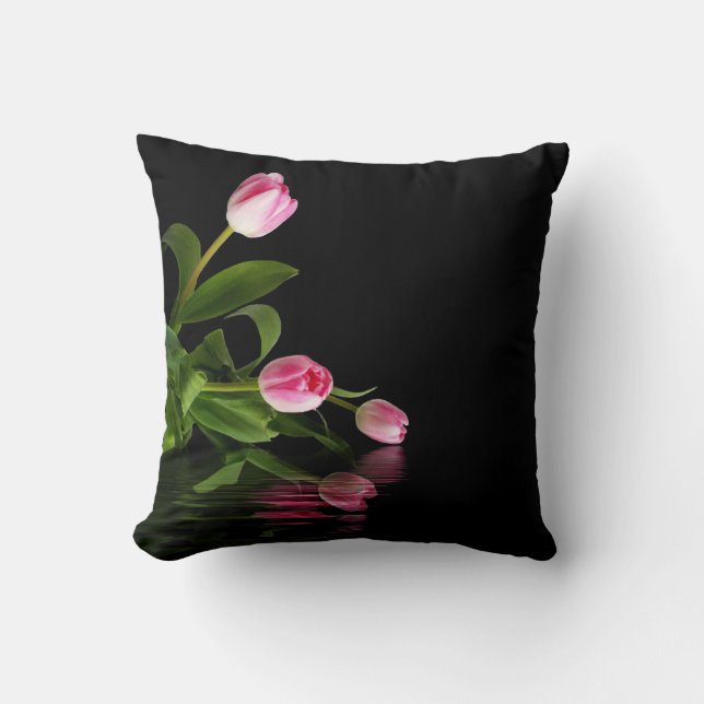 Coussin Tulipes roses avec reflet d'eau noire (Recto)