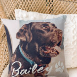 Coussin Typographie Cool simple et moderne Nom et photo<br><div class="desc">Ce design simple et moderne est composé d'une typographie de script simple et moderne. Ajoutez une photo d'animal de compagnie personnalisée.</div>