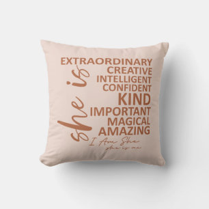 Coussin Typographie d'affirmation Mousse Mocha "Elle est M