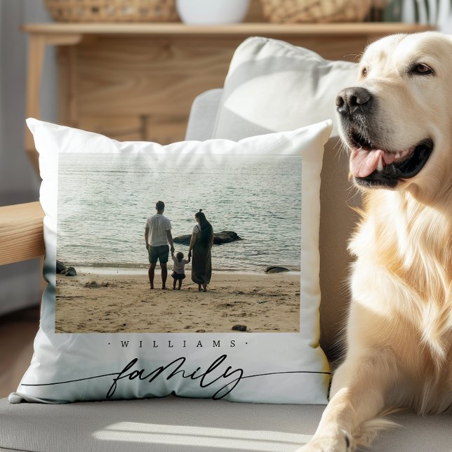 Coussin Typographie de script de photo de famille élégante (Créateur téléchargé)