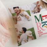 Coussin typographie multicolore moderne et colorée unique<br><div class="desc">Colorful vintage graphique unique typographie merry chritsmas multi photo de vacances ornement design. Une partie d'une collection de vacances audacieuse et amusante.</div>