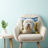 Coussin Um Old English Sheepdog no Jardim com Flores  (Chaise)