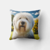 Coussin Um Old English Sheepdog no Jardim com Flores  (Verso)