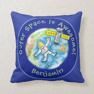 Coussin Un astronaute amusant avec satellite sur terre des
