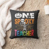 Coussin Un design Halloween d'enseignant effrayant_1 (Couverture)