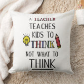 Coussin Un enseignant apprend aux enfants à penser et non (Couverture)