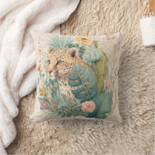 Coussin Un léopard derrière la coutume du buisson (Couverture)