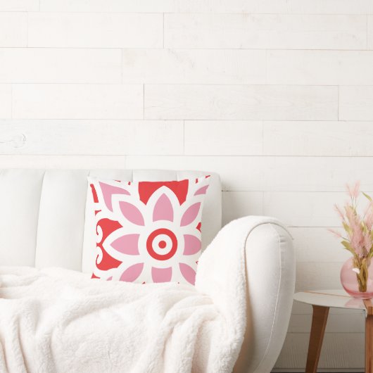Coussin un motif rouge et blanc avec une fleur (Canapé)