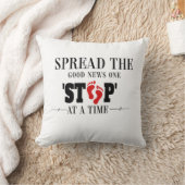 Coussin Un pas à la fois : diffuser les bonnes nouvelles (Couverture)