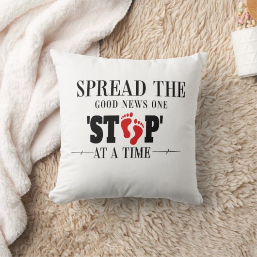 Coussin Un pas à la fois : diffuser les bonnes nouvelles (Couverture)