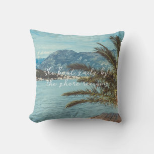 Coussin Un paysage marin avec montagnes et palmier