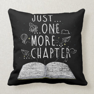 Coussin un seul chapitre de plus lisant des livres