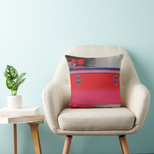 Coussin un tableau d'une femme en robe rose