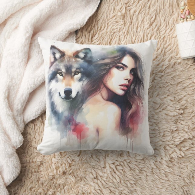 Coussin Une Américaine D'Origine Pose Avec Un Loup (Couverture)