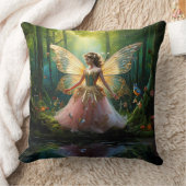 Coussin Une fée magique dans la forêt forestière (Couverture)