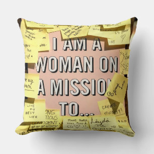 Coussin Une femme en mission, motivation