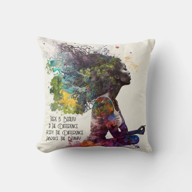 Coussin Une Femme Inspirée Embrasse L'Oreiller (Recto)