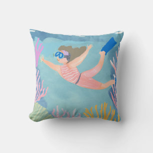 Coussin une fille profitant d'une baignade