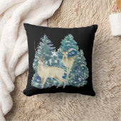 Coussin Une Paire De Cerfs Dans La Forêt D'Hiver (Couverture)