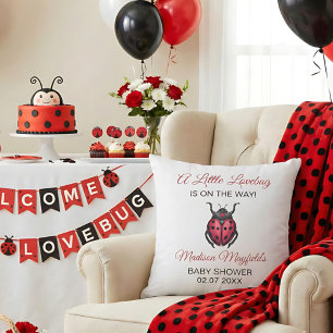 Coussin Une petite coccinelle d'amour est en route
