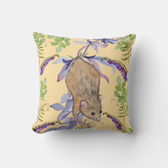 Coussin Une souris drôle dans un fourré de fleurs. (Recto)