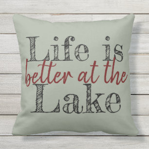 Coussin UNE VIE UNIQUE EST MEILLEURE AU LAKE lettering