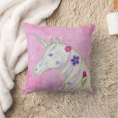 Coussin Unicorne de fleurs sur rose (Couverture)