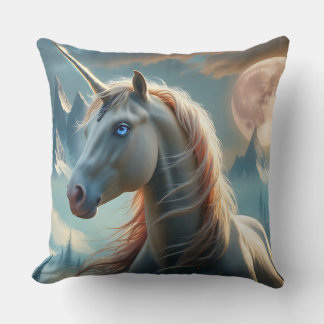 Coussin Unicorne mystique dans les montagnes enchantées