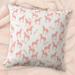 Coussin Unicorne rose Nom personnalisé<br><div class="desc">Un design unique et amusant,  une licorne rose personnalisée et portant le nom de votre enfant. Parfait pour une garderie ou pour un cadeau pour un baby shower,  une nouvelle petite fille ou un anniversaire d’enfant. Art original de Nic Squirrell.</div>