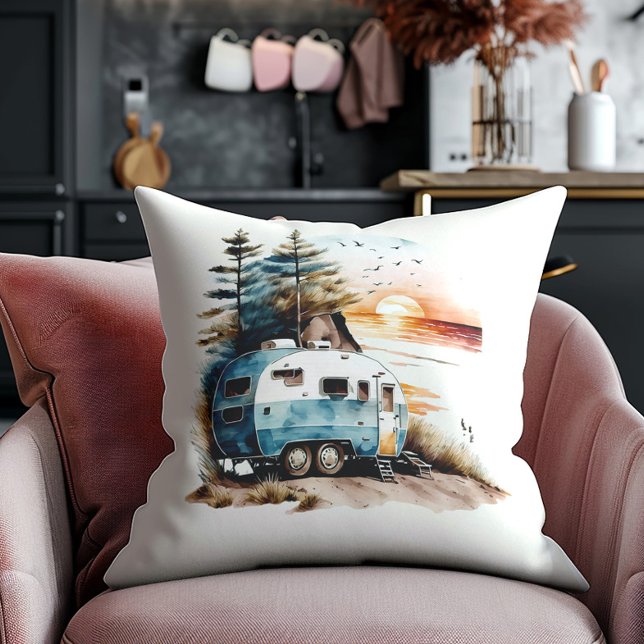 Coussin Vacances en camping-car Plage Coucher de soleil (Camper on the beach at sunset decorator pillow.)