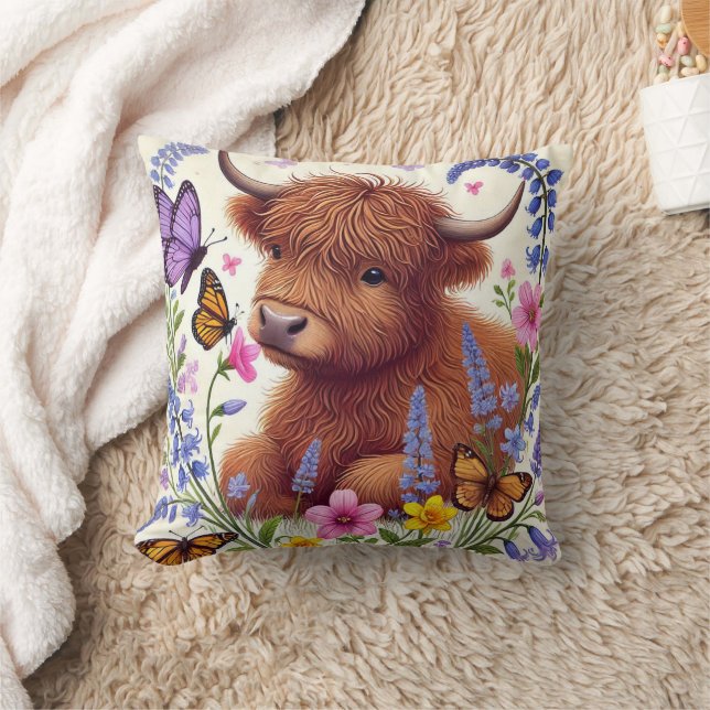 Coussin Vache Highland aux fleurs et papillons (Couverture)