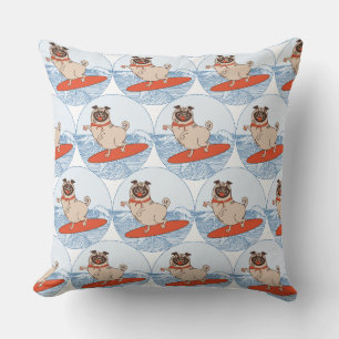 Coussin Vague à cheval heureux chien de carlin sur la plan
