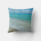 Coussin Vagues blanches d'Aqua s'écrasant sur le rivage de (Verso)