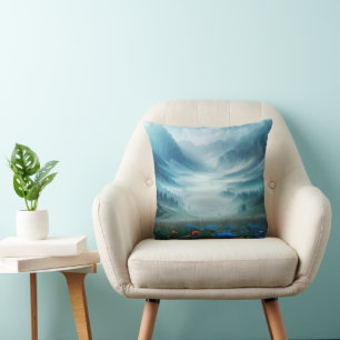 Coussin Vallée de la montagne brumeuse avec fleurs sauvage