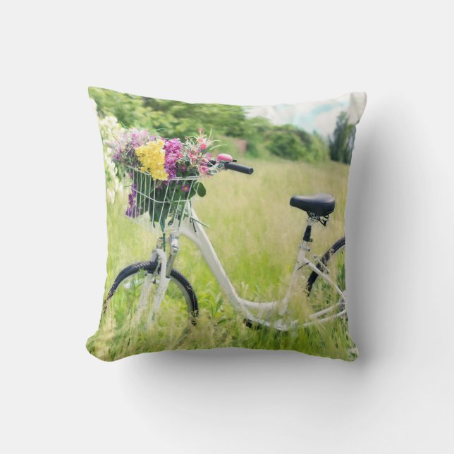 Coussin Vélo avec panier de fleurs dans le pré (Recto)