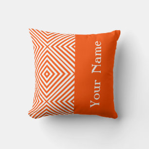 Coussin Vermillion Diamond Chevron avec nom @ Emporiomoffa