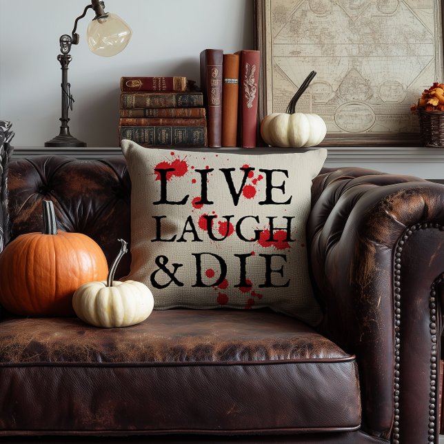 Coussin Version d'Halloween de Live Laugh Love (funny joke play on words Halloween live, laugh, love and die pillow with red blood splatter)