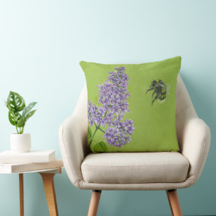 Coussin vert avec lilas et bourdons