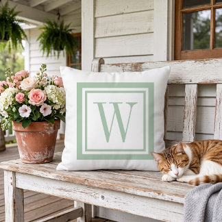 Coussin Vert sauge et monogramme carré classique blanc