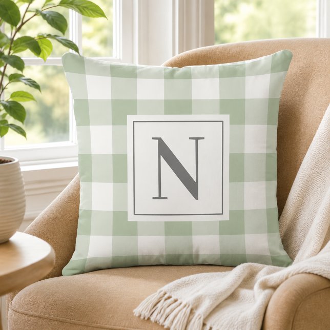 Coussin Vert sauge Gingham Vérifié Monogramme Initiale (Créateur téléchargé)