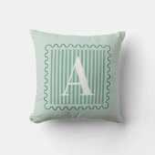 Coussin Vert sauge monogramme prépa à bordure festonnée (Recto)