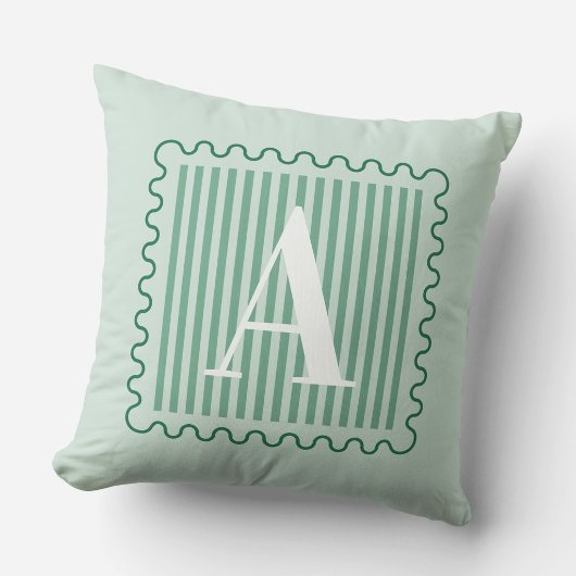 Coussin Vert sauge monogramme prépa à bordure festonnée