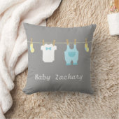 Coussin Vêtements élégants et mignons pour bébé garçon, Bé (Couverture)