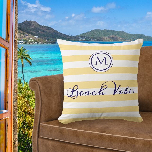 Coussin Vibes de Plage Rayure Jaune Monogrammé Été (A chic throw pillow with 'Beach Vibes' words, yellow and white nautical stripes and custom monogram)