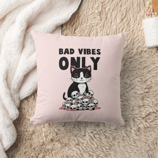 Coussin Vibes incorrectes uniquement - Chat et crânes (Couverture)