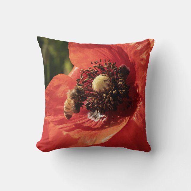Coussin Vibrant Red Poppy and Honey Bee Throw Pillow (Recto)
