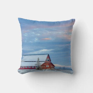 Coussin Vieille grange rouge en bois dans la basse vallée
